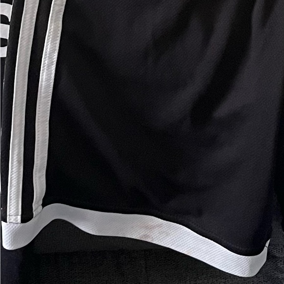 Boys Adidas Outfit - Picture 3 of 3
